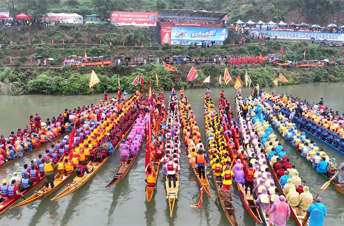 18支龍舟隊(duì)角逐！麻陽(yáng)傳統(tǒng)龍舟賽江口墟賽區(qū)開賽！