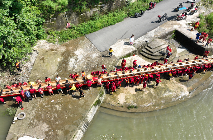 麻陽(yáng)：逆流而上的龍舟 劈波斬浪去遠(yuǎn)方