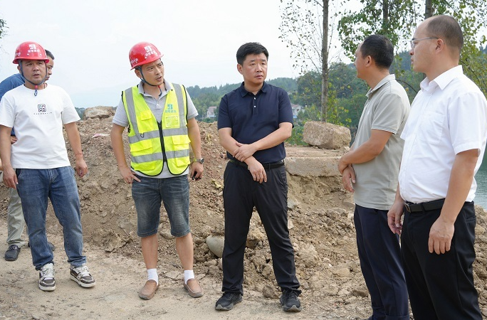 江涛赴乡镇调研督导乡村振兴、教育教学和交通水利工程建设等工作