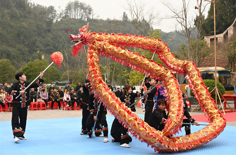 麻阳：龙腾狮舞迎新春