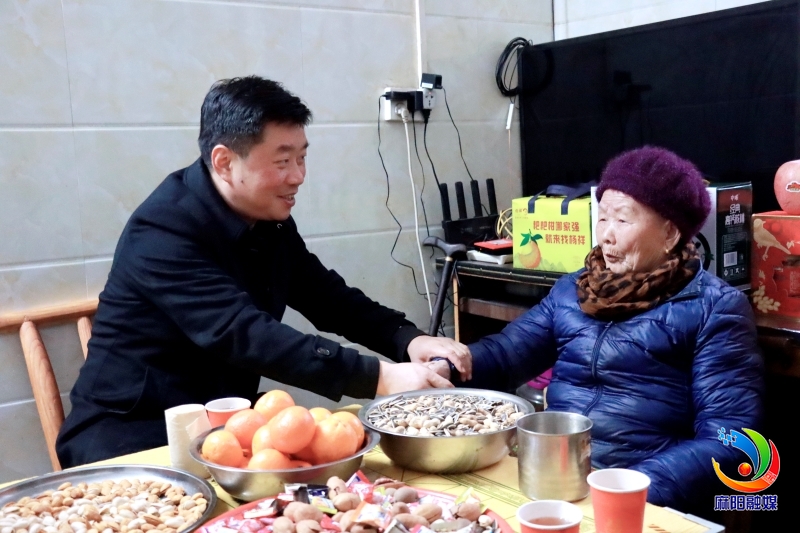 江涛看望慰问麻阳籍优秀企业家家属及春节期间坚守岗位的一线工作人员