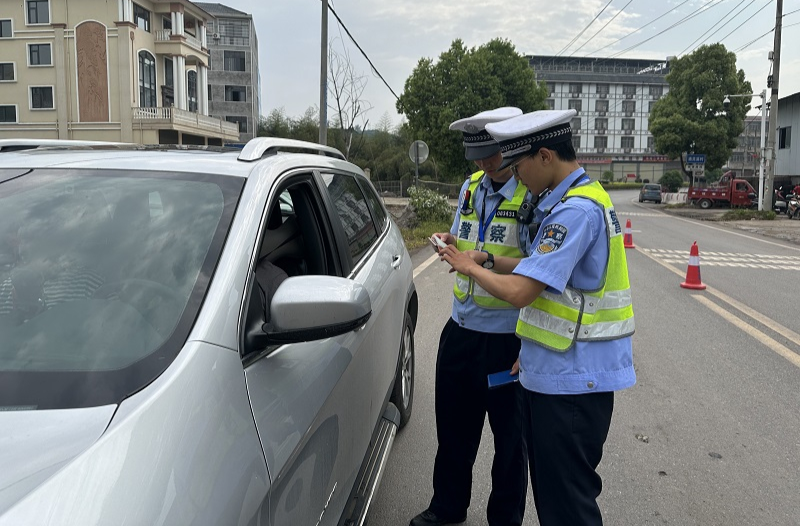 麻阳：多部门联动整治 守护群众出行安全