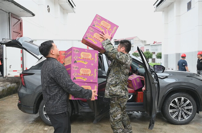 麻阳：争分夺秒发放防汛救灾物资 全力保障群众安全度汛
