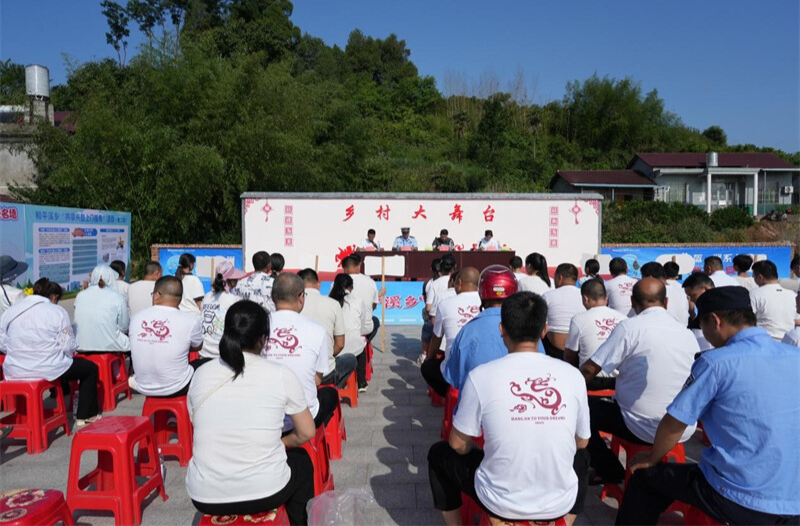 和平溪乡：一顶头盔共享安全