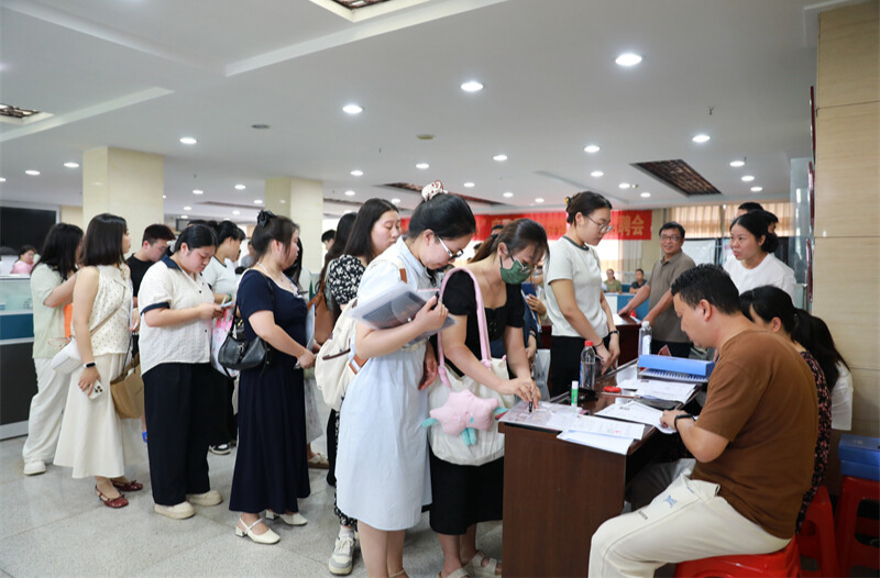 麻阳启动2025年首批事业单位招聘 首日现场报名火热