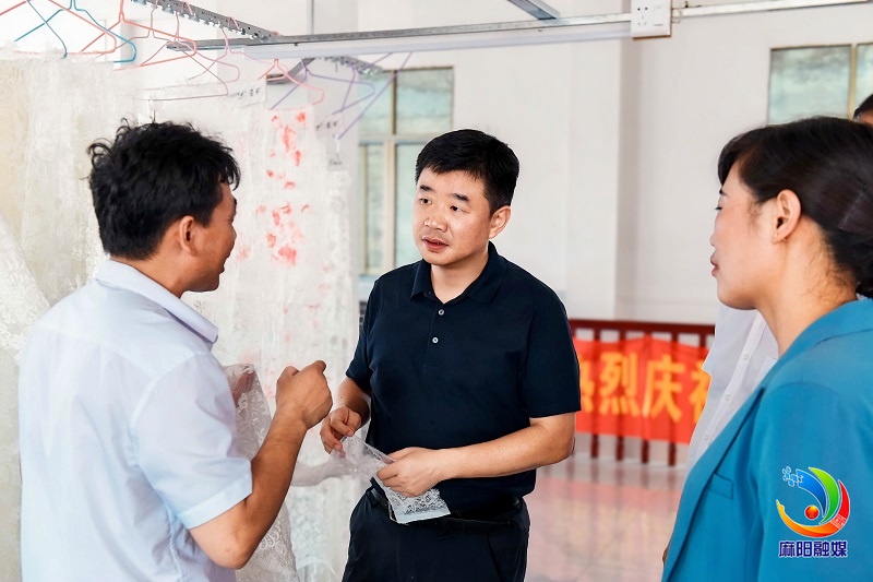 江濤到鄉(xiāng)鎮(zhèn)調研學習教育、鄉(xiāng)村振興工作并看望慰問市派駐村工作隊及老黨員