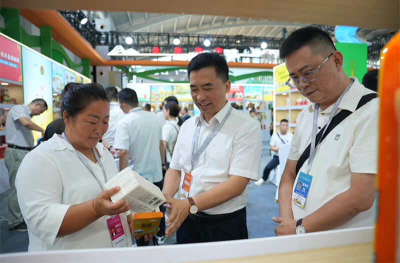 麻陽(yáng)兩企業(yè)攜富硒大米參展第七屆中國(guó)糧食交易大會(huì)