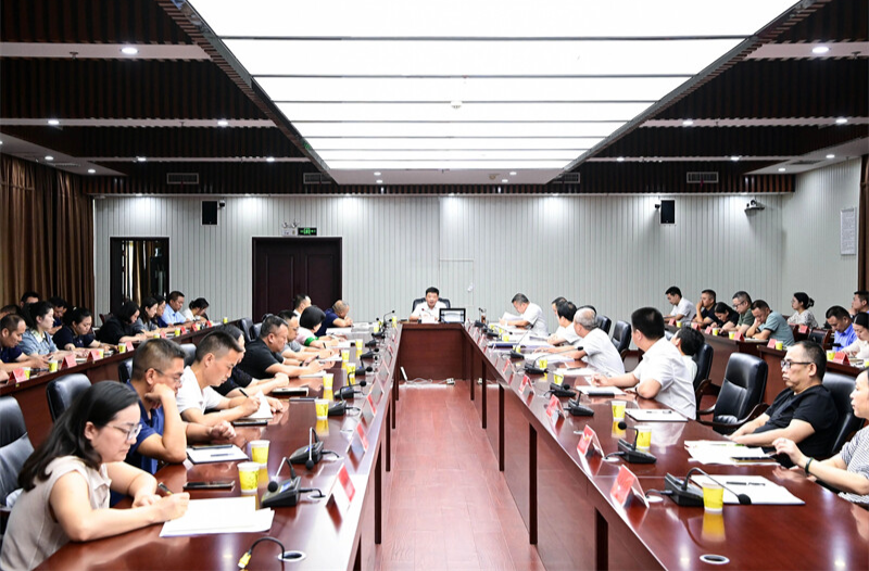 江涛主持召开2025年县委议教工作会议