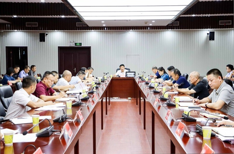 江濤主持召開2025全國(guó)民族民間龍舟公開賽（湖南·麻陽(yáng)站）、2025“龍騰瀟湘”中國(guó)傳統(tǒng)龍舟賽（麻陽(yáng)站）麻陽(yáng)組委會(huì)第三次工作會(huì)議