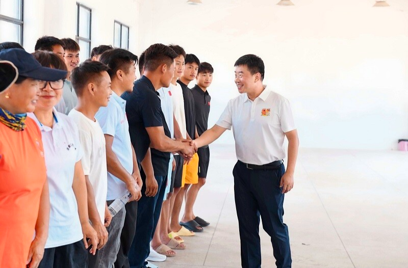 江濤看望慰問龍舟運(yùn)動(dòng)員并調(diào)研錦江河縣城段沿線后續(xù)規(guī)劃發(fā)展情況