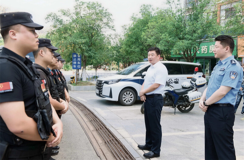 江涛走访看望国庆中秋假期值班值守警务人员