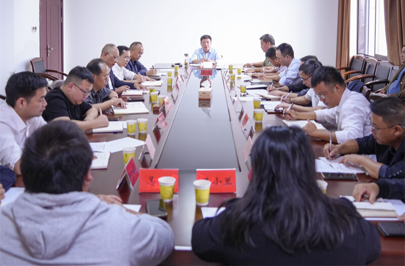 江涛主持召开全县