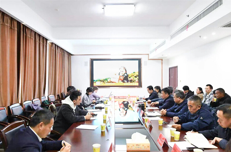 江涛主持召开橙香园片区智慧果园项目规划设计座谈会