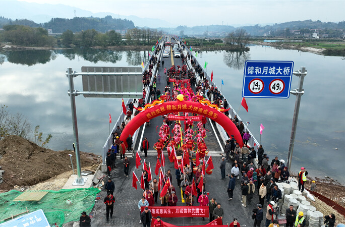 麻阳：S332一期主体工程完工 月城大桥通车