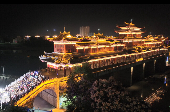 锦江夜未央 苗乡焕新彩 麻阳长寿里夜间文旅消费集聚区点亮“夜经济”