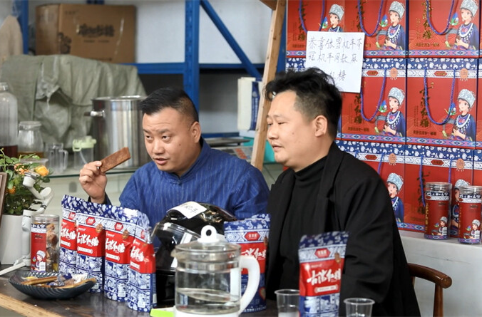 赛道双冠带火深山非遗！张雪机车让麻阳古法红糖 3 天狂揽 2 万单