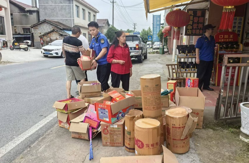 雷霆出击！麻阳严查烟花爆竹非法经营行为