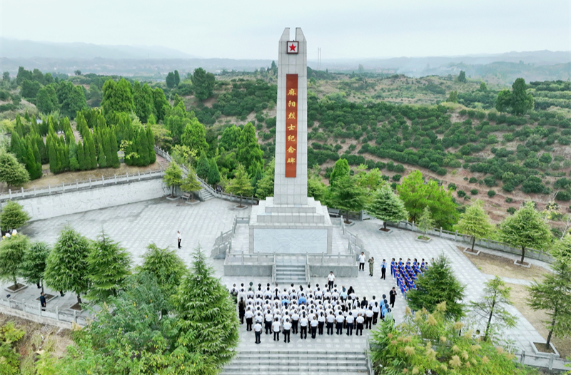 缅怀革命先烈 赓续红色血脉 麻阳举行2026年烈士纪念日敬献花篮仪式
